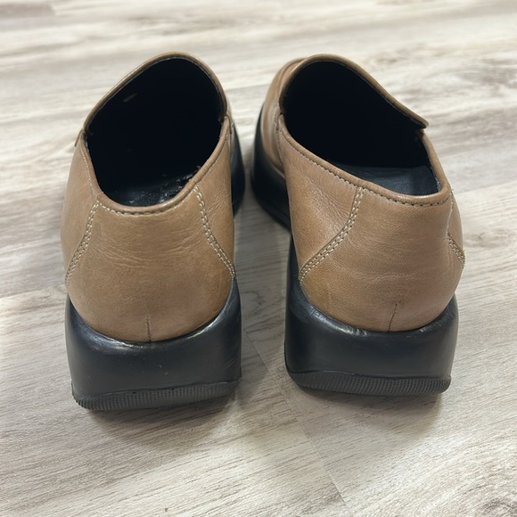 Dansko Royal Romance Tan Leather Embroidered Platform Clog Loafer Comfort Shoes - Picture 7 of 10